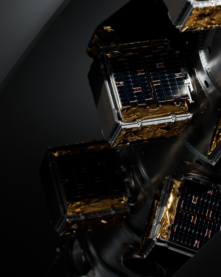 Showroom-satellite-render_closeup02_dark_content-bg_onethird